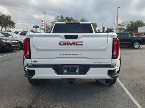 Used 2023 GMC Sierra 3500 Denali w/ Technology Package image 8
