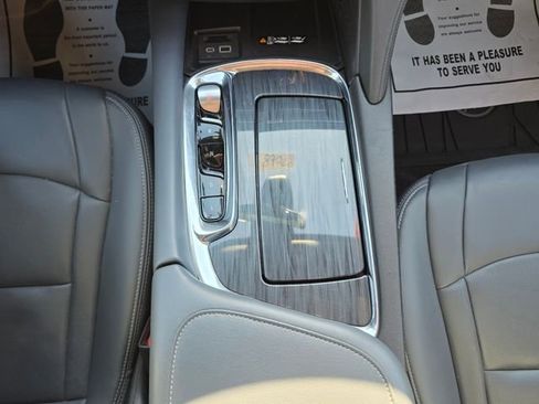 Used 2023 Buick Enclave Premium image 13