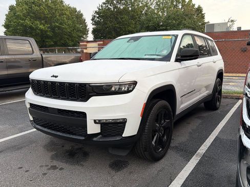 Used 2025 Jeep Grand Cherokee L Limited w/ Black Appearance Package AWD/4WD image 1