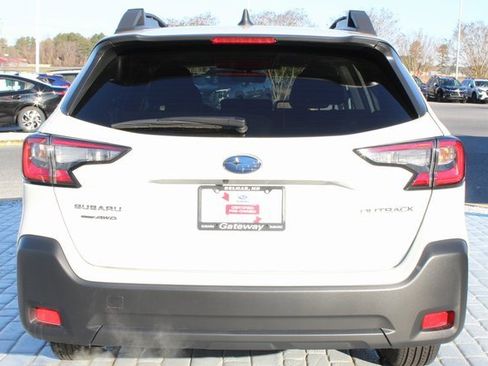 Certified 2025 Subaru Outback Premium image 4