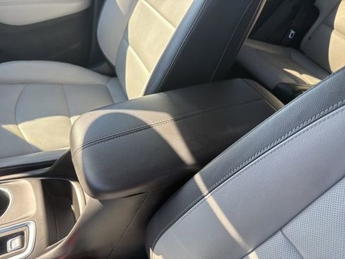 Used 2020 Chevrolet Equinox Premier image 29