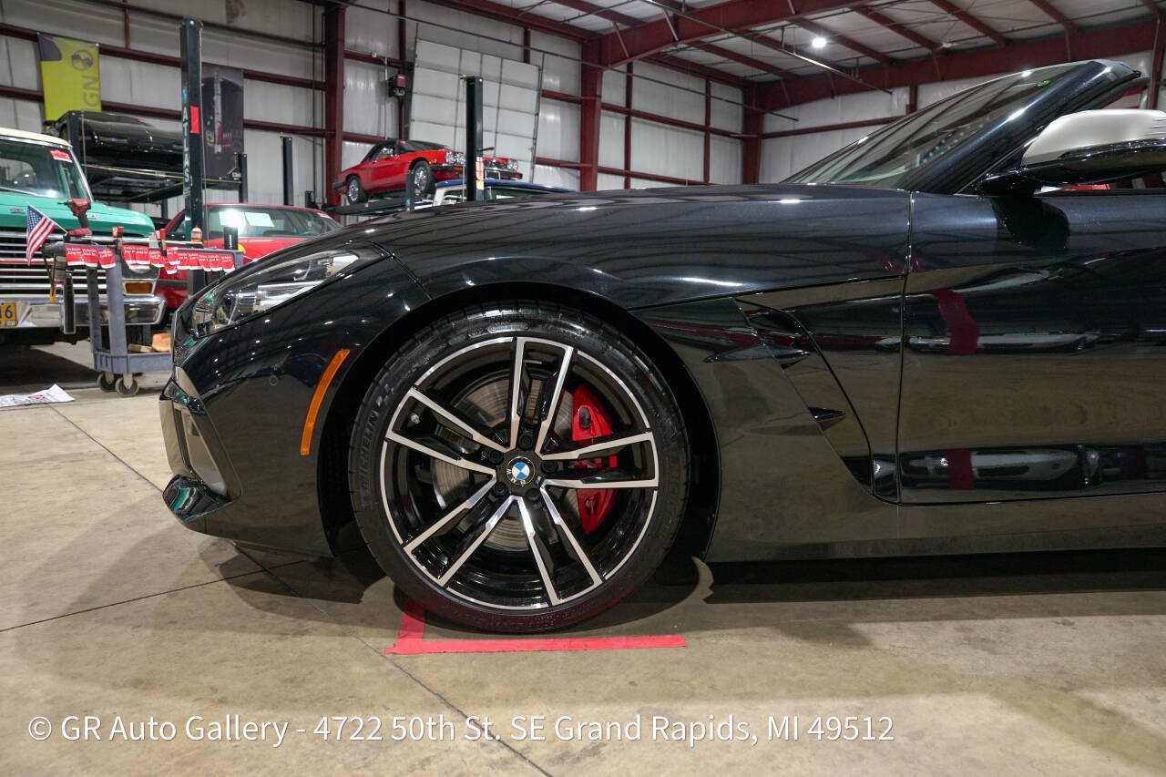 Used 2024 BMW Z4 M40i w/ Premium Package RWD image 3