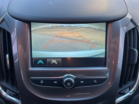 Used 2018 Chevrolet Cruze LT image 16