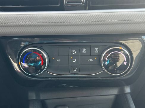 Used 2025 Chevrolet TrailBlazer LT FWD image 18