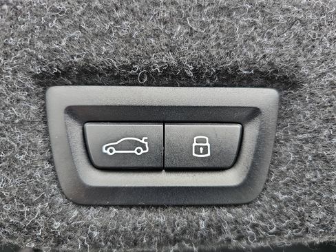 Used 2025 BMW 530i w/ Premium Package image 13