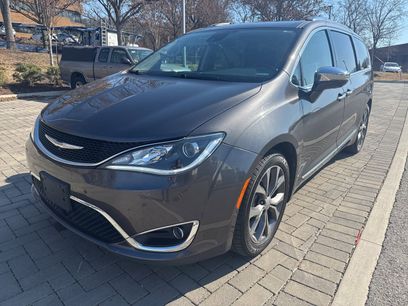 Used 2017 Chrysler Pacifica Limited w/ UConnect Theater Package