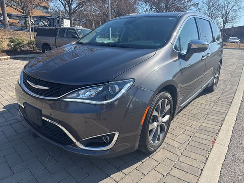 Used 2017 Chrysler Pacifica Limited w/ UConnect Theater Package image 1