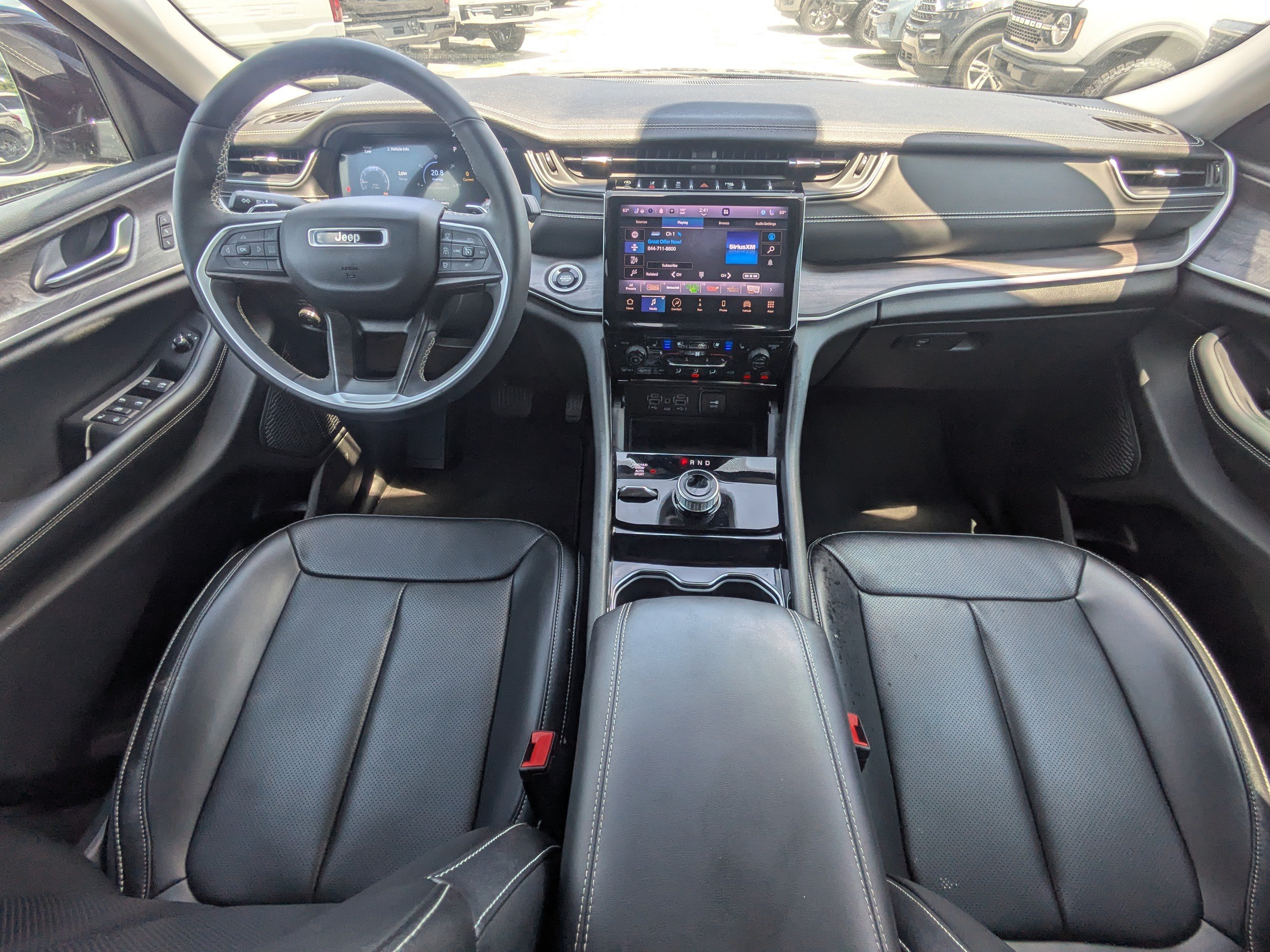Used 2023 Jeep Grand Cherokee L Limited AWD/4WD image 16