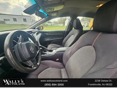 Used 2019 Toyota Camry LE image 5