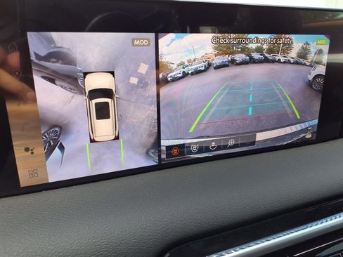 New 2025 Nissan Armada SL w/ Captain's Chari Seat Package image 8