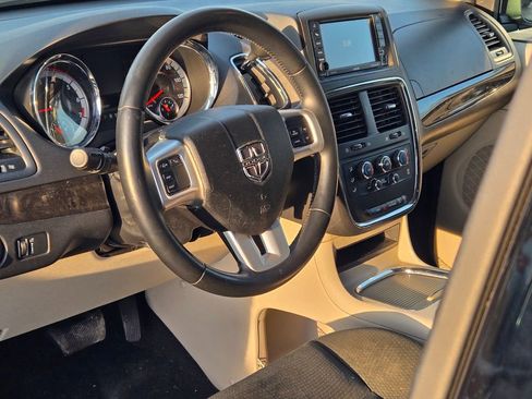 Used 2016 Dodge Grand Caravan SXT w/ UConnect Hands-Free Group image 30