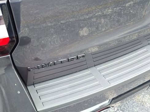 Used 2022 Ford Expedition Limited RWD image 6