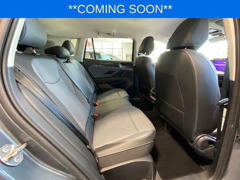 Used 2025 Volkswagen Tiguan SE FWD image 19
