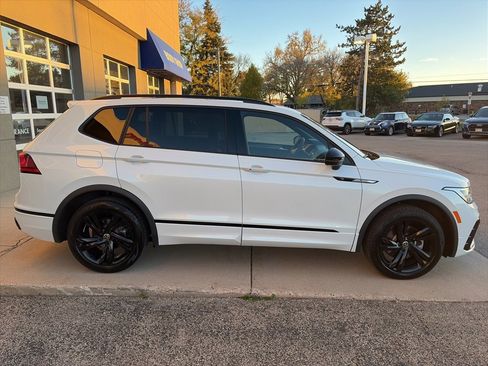 Certified 2024 Volkswagen Tiguan SE R-Line image 10