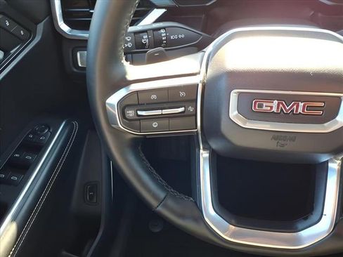 Used 2025 GMC Acadia Elevation image 18