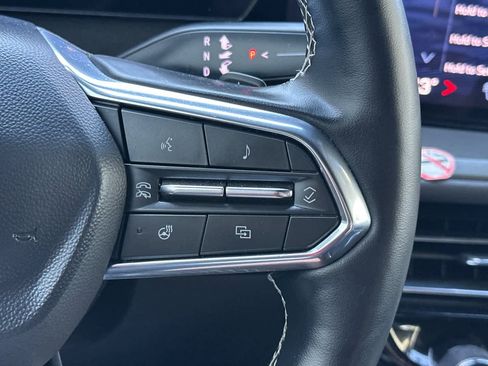 Used 2025 Chevrolet Traverse LT image 27