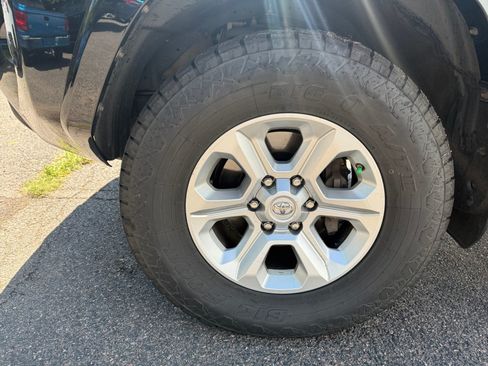 Used 2021 Toyota 4Runner SR5 AWD/4WD image 24
