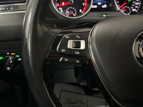 Used 2018 Volkswagen Tiguan SEL image 18