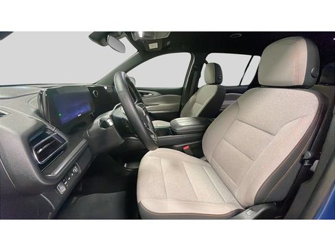 Used 2025 Chevrolet Traverse LT AWD/4WD image 12