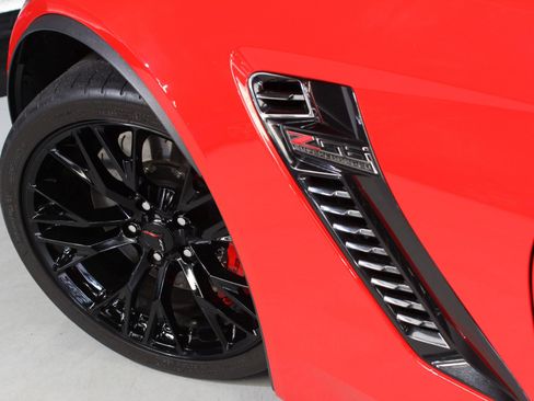 Used 2016 Chevrolet Corvette Z06 w/ 3LZ Preferred Equipment Group image 25