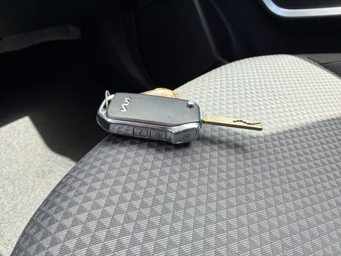 Used 2025 Kia Soul LX w/ LX Technology Package image 21