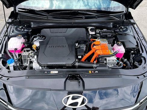 Certified 2025 Hyundai Elantra SEL FWD image 11