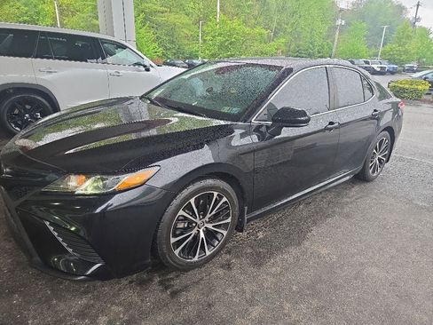 Used 2019 Toyota Camry SE FWD image 1