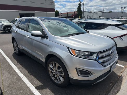 Used 2018 Ford Edge Titanium w/ Equipment Group 302A AWD/4WD image 2