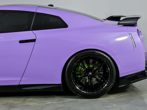 Used 2020 Nissan GT-R Premium AWD/4WD image 9
