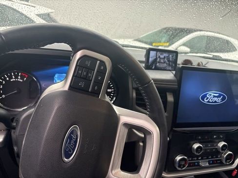 Used 2024 Ford Expedition XLT image 10