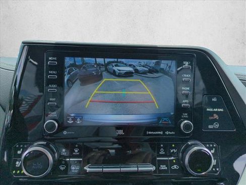 Used 2022 Toyota Highlander Limited FWD image 14