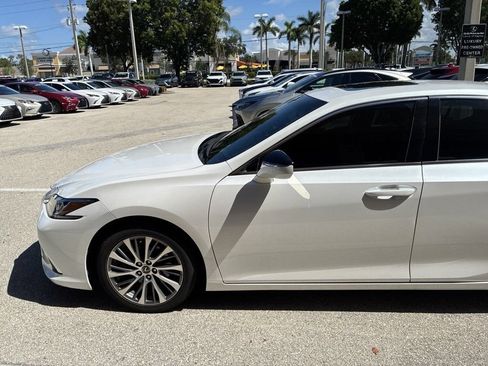 Used 2020 Lexus ES 300h w/ Premium Package FWD image 9