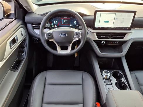 New 2026 Ford Explorer Active w/ Active Comfort Package image 3