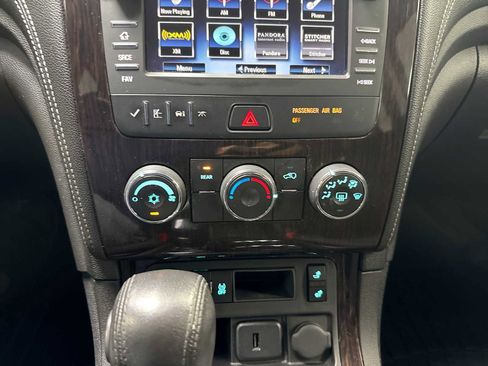 Used 2017 Chevrolet Traverse LT w/ Style and Technology Package image 22