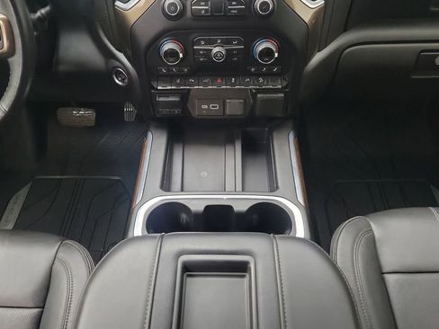 Used 2021 Chevrolet Silverado 2500 High Country w/ Technology Package image 18