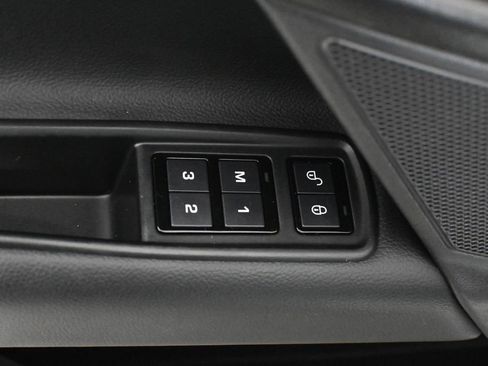 Used 2018 Jaguar XE Premium image 32