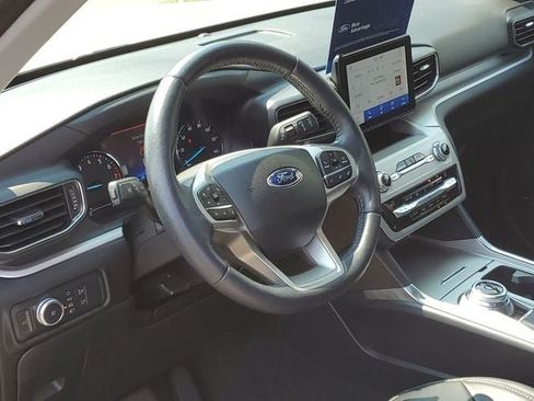 Certified 2021 Ford Explorer XLT w/ Equipment Group 202A AWD/4WD image 8