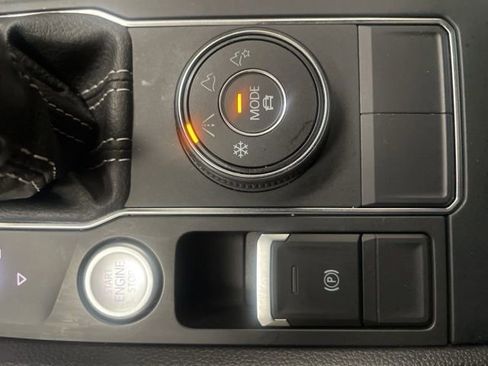 Certified 2023 Volkswagen Atlas Cross Sport SE image 22