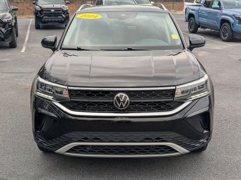 Used 2024 Volkswagen Taos SE image 2