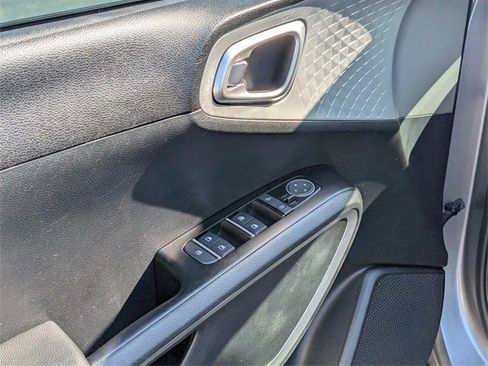 Used 2022 Kia Soul LX w/ Technology Package image 16