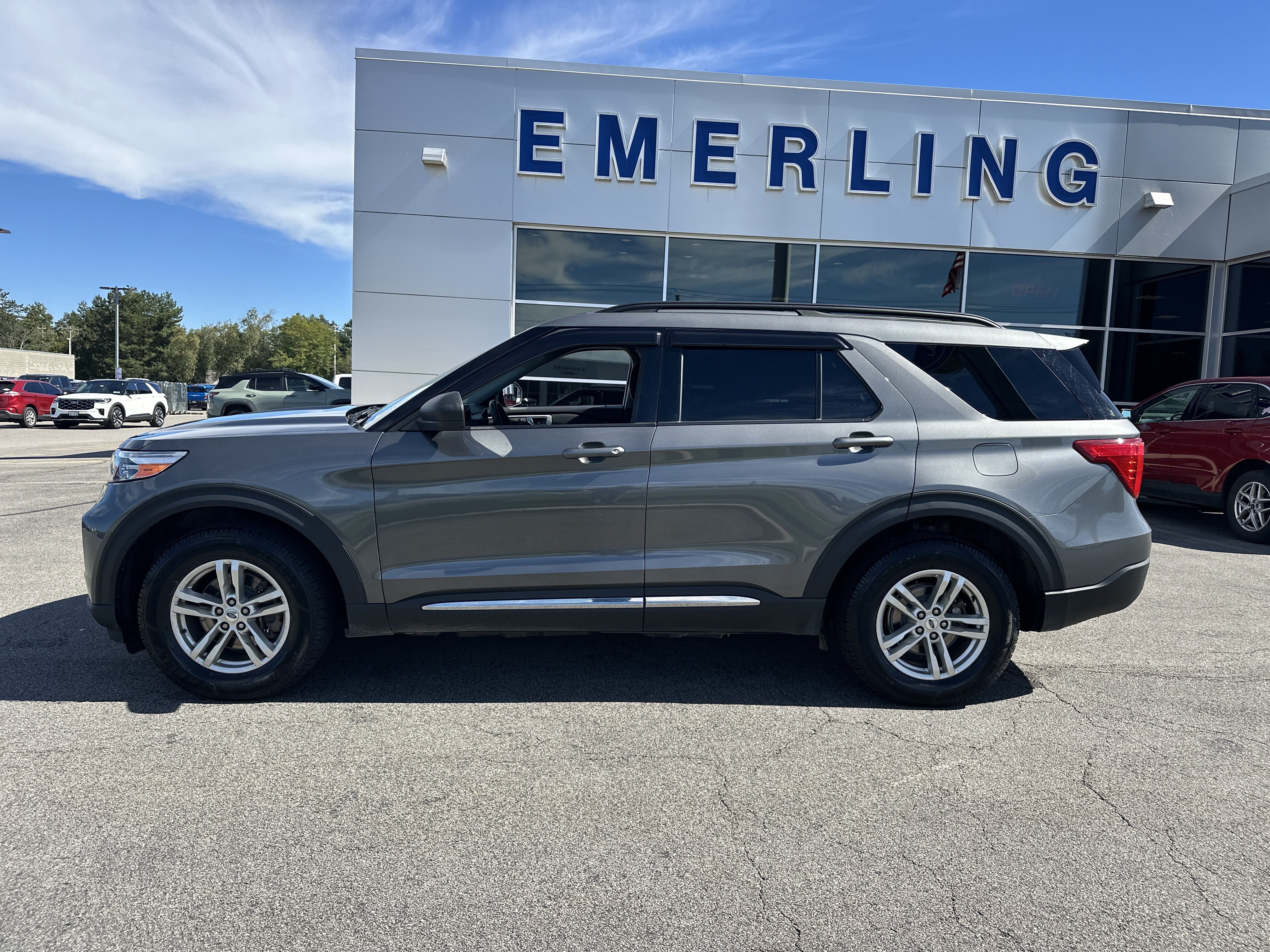 Used 2023 Ford Explorer XLT AWD/4WD image 13
