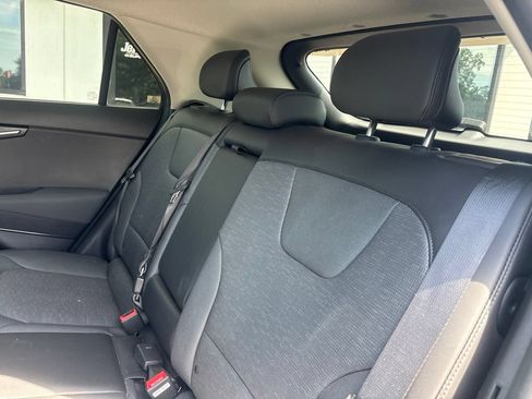 Used 2023 Kia Niro Wave w/ Wave Preserve Package FWD image 4