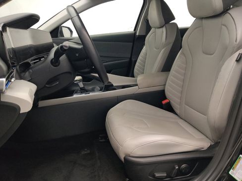 Used 2024 Hyundai Elantra Limited FWD image 17