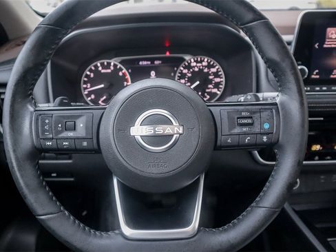 Used 2022 Nissan Rogue SV w/ SV Premium Package image 11