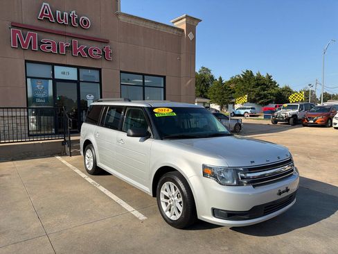 Used 2017 Ford Flex SE FWD image 3