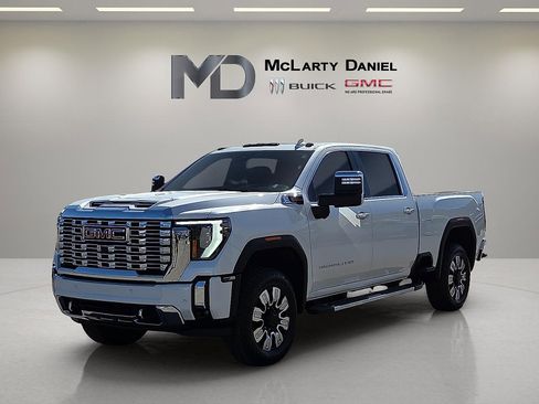 Used 2024 GMC Sierra 3500 Denali w/ Denali Reserve Package image 2