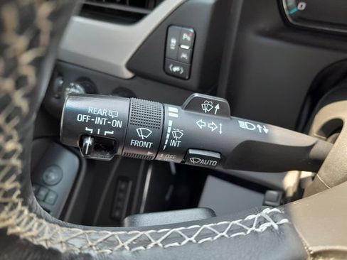 Used 2018 GMC Yukon SLT w/ Open Road Package AWD/4WD image 16
