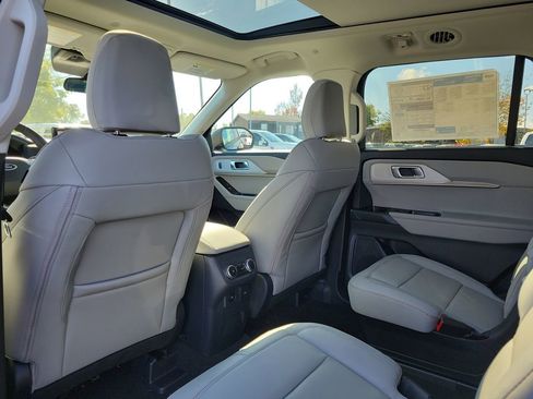 New 2026 Ford Explorer Active w/ Active Comfort Package image 15