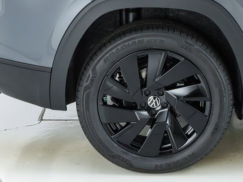 New 2026 Volkswagen Atlas Cross Sport SE image 13