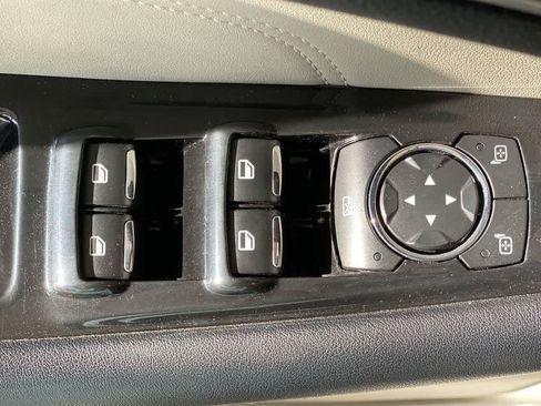 Used 2019 Ford Edge Titanium w/ Class II Trailer Tow Package AWD/4WD image 16